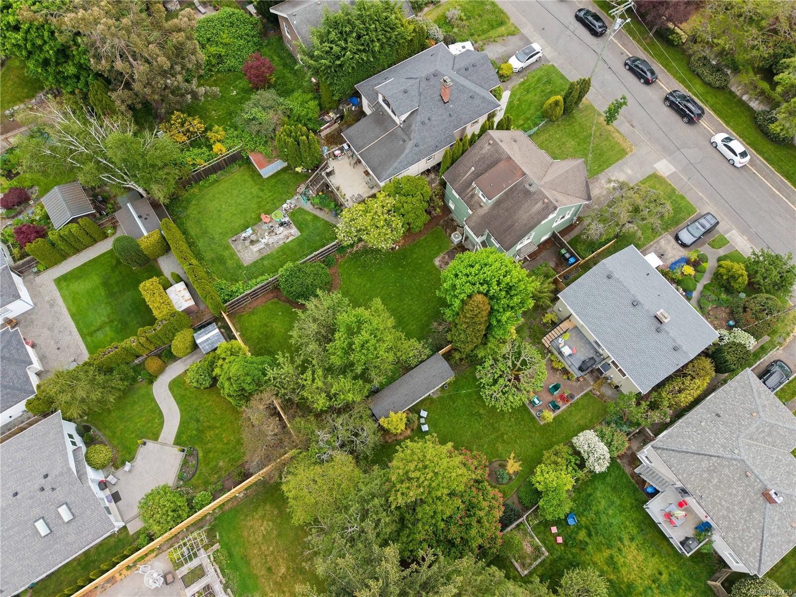 2052 Carrick St, Oak Bay, BC