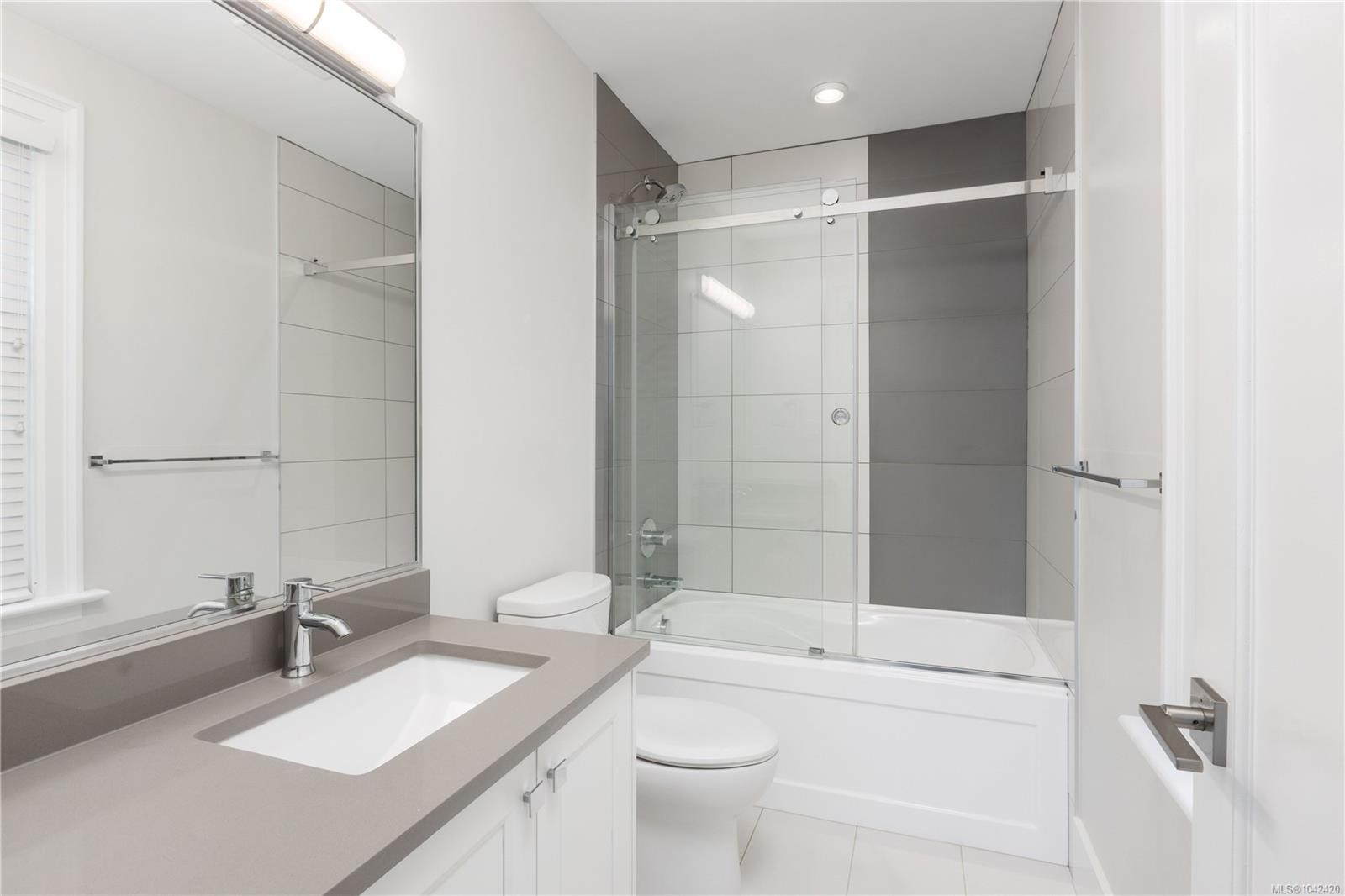 2052 Carrick St, Oak Bay, BC