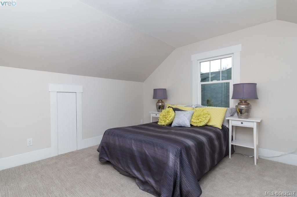 2052 Carrick St, Oak Bay, BC