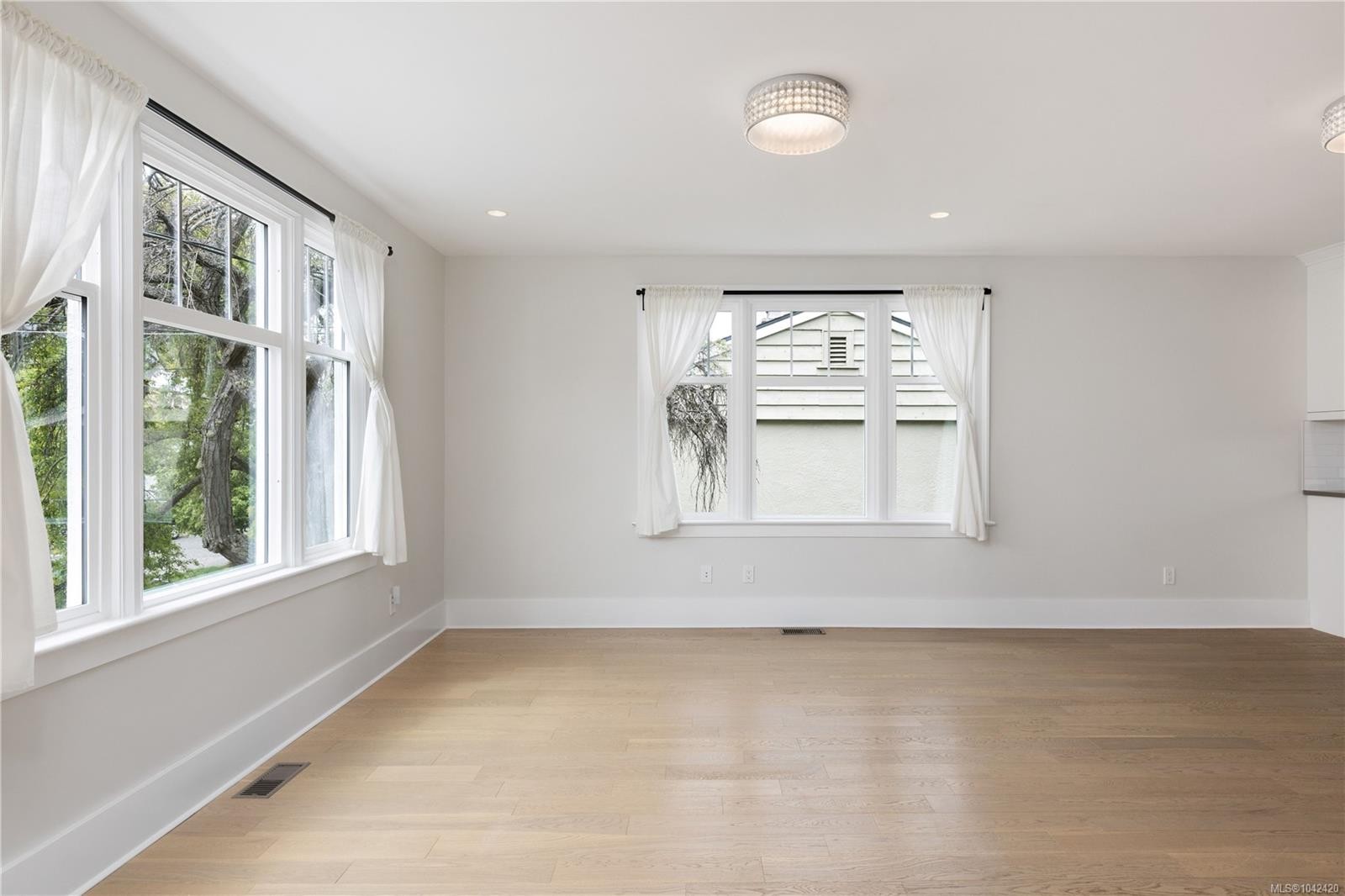 2052 Carrick St, Oak Bay, BC