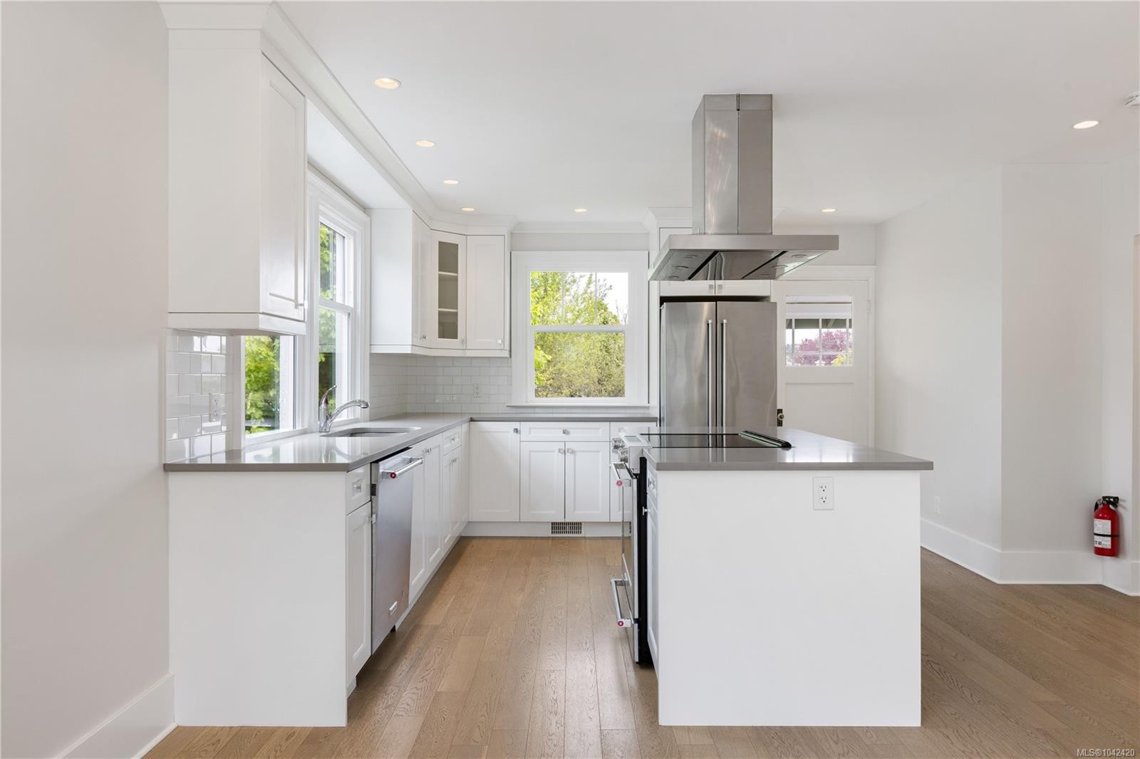 2052 Carrick St, Oak Bay, BC
