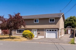 10019 Siddall Rd Sidney, BC V8L 3M1
