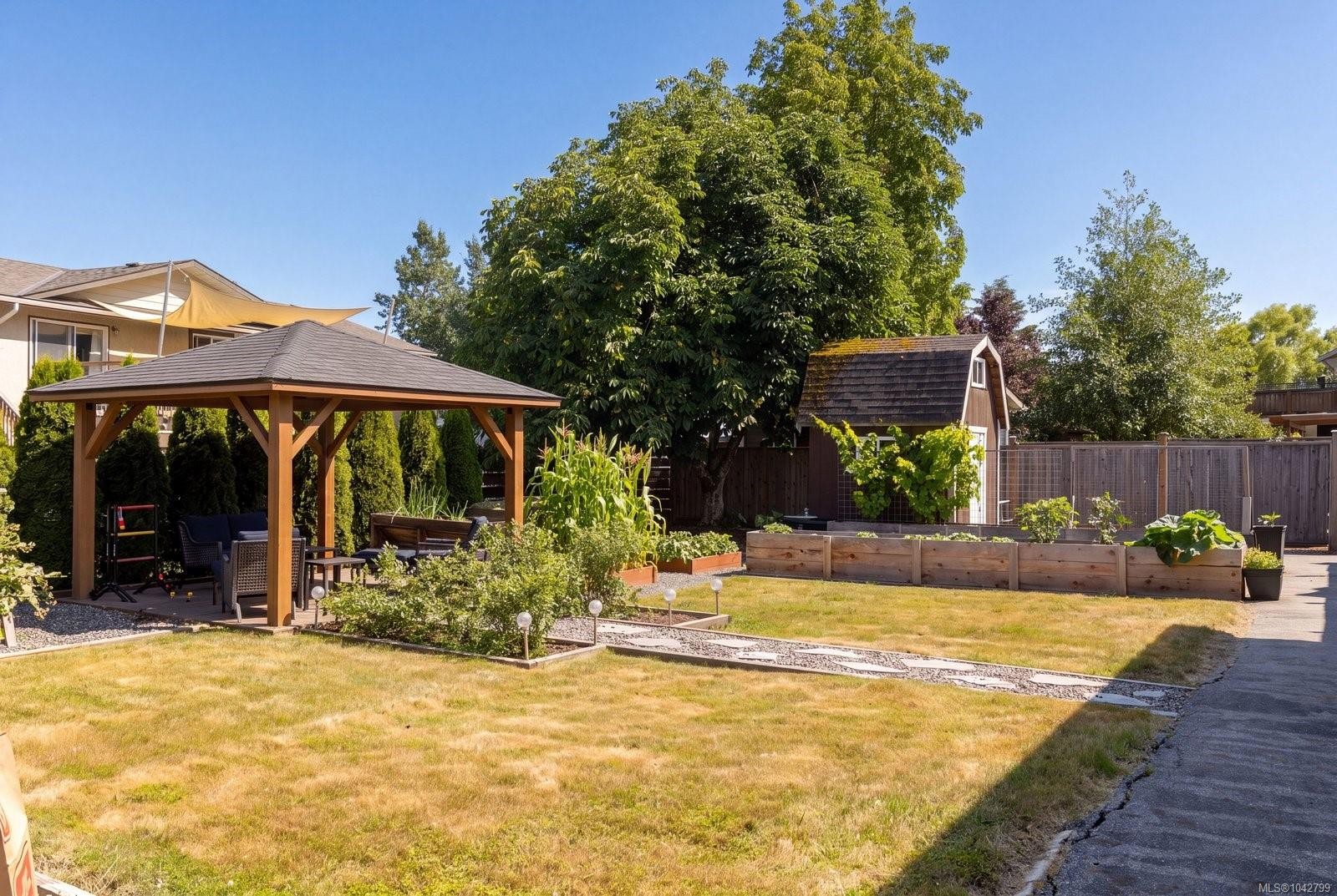 10019 Siddall Rd, Sidney, BC