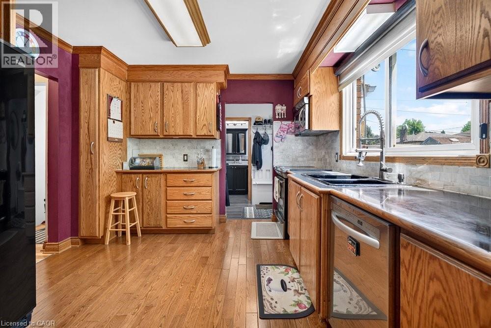 2440 Cyprus Avenue, Burlington, ON