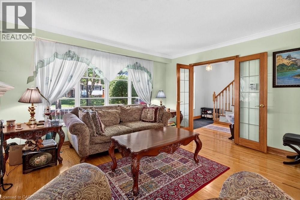 2440 Cyprus Avenue, Burlington, ON