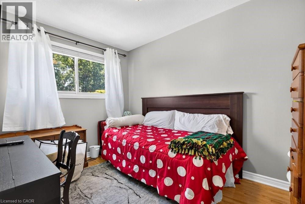 2440 Cyprus Avenue, Burlington, ON