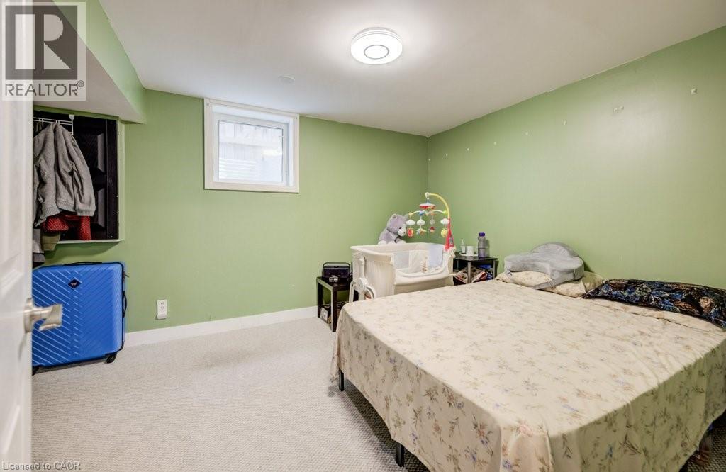 Carpeted room featuring a white-framed window, a built-in open closet, and white baseboards - 123 Forest Edge Trail, Kitchener, ON