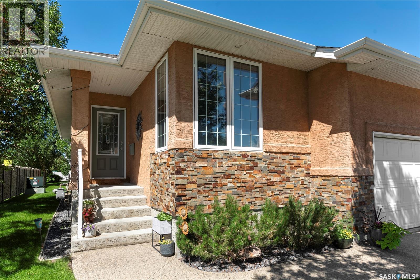 2202 Arens Road E, Regina, SK