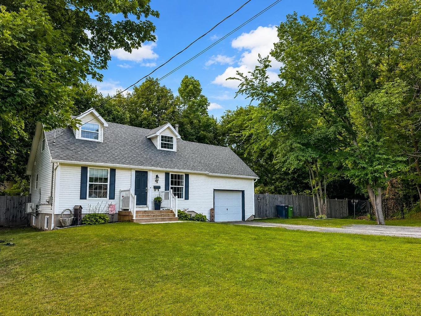 30 Pleasant Street, Kentville, NS