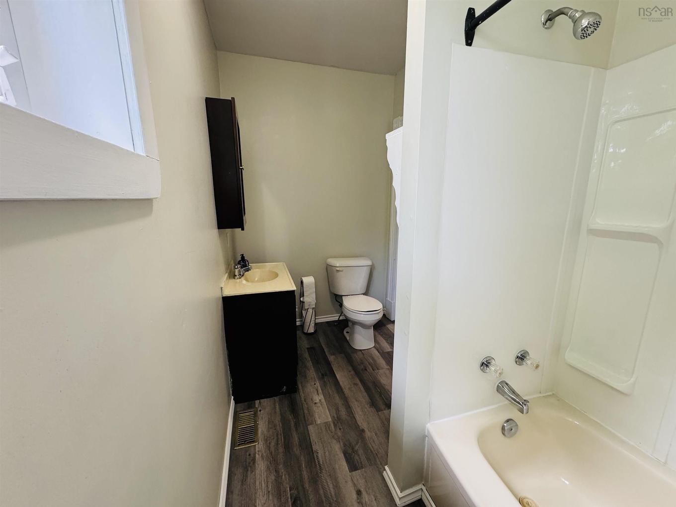 122 Queen Street, Parrsboro, NS