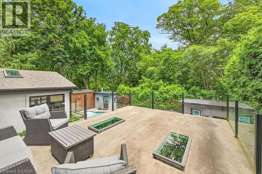 26 Freeland Court, Hamilton, ON - Outdoor