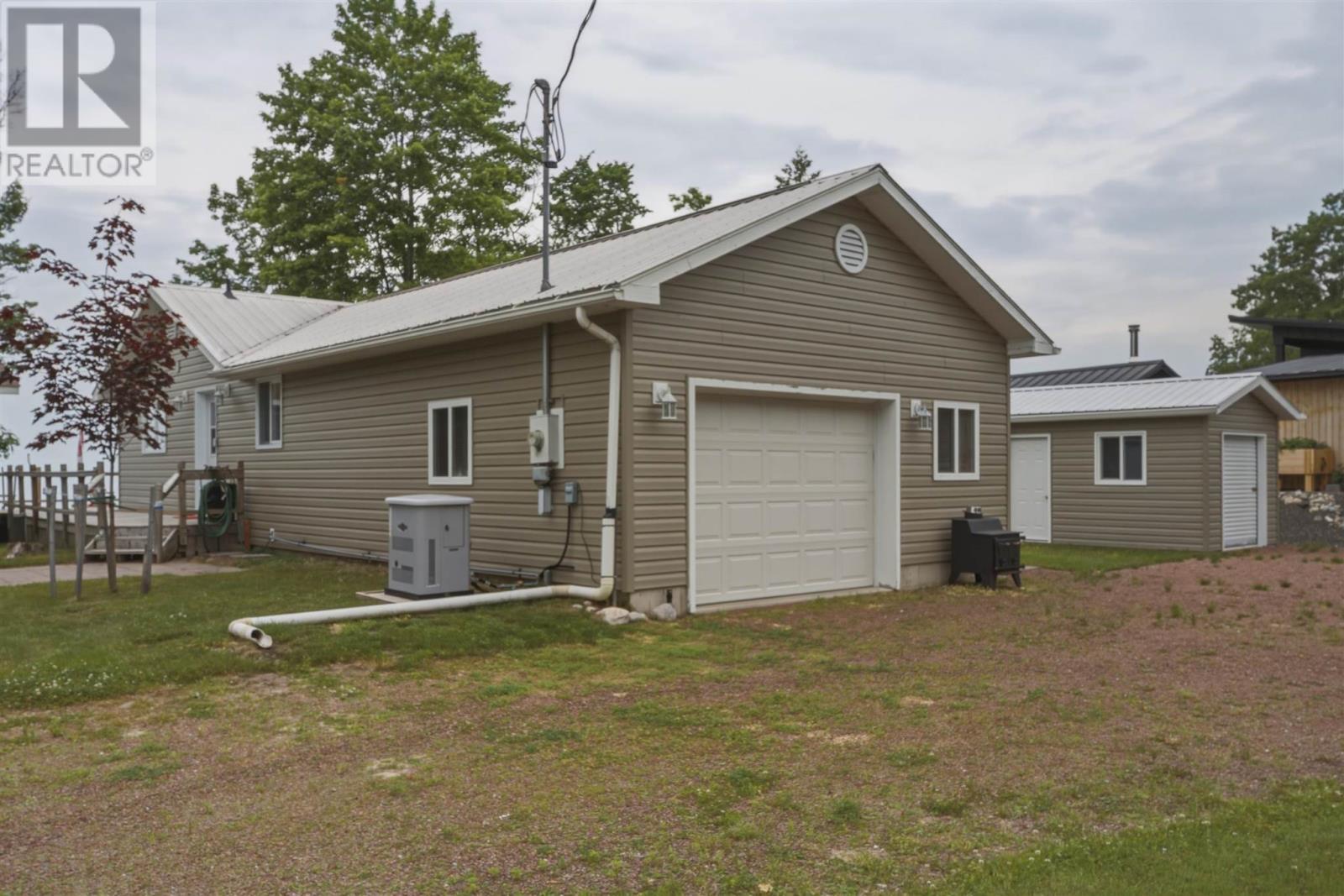 2761 Hawdon Dr, Richards Landing, ON