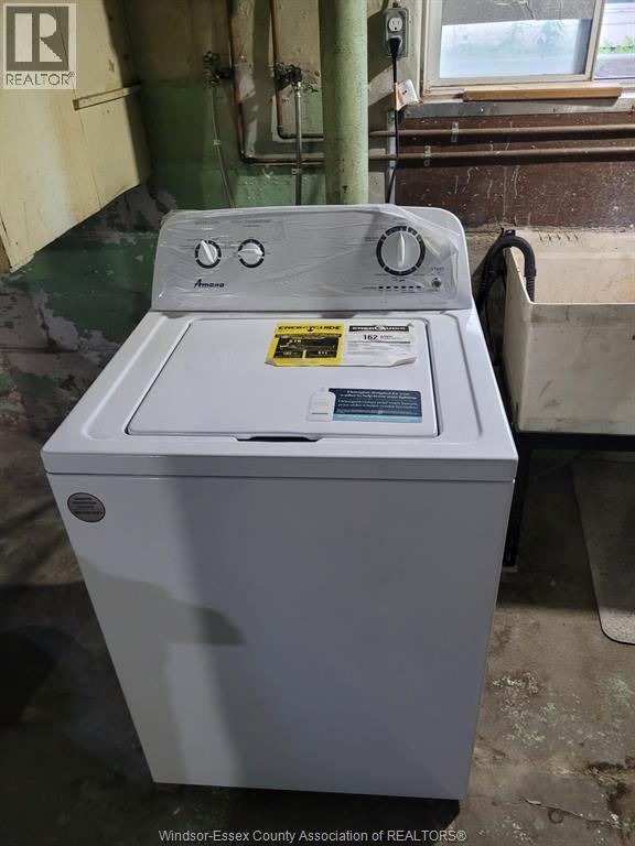 911 Langlois, Windsor, ON - Indoor Photo Showing Laundry Room