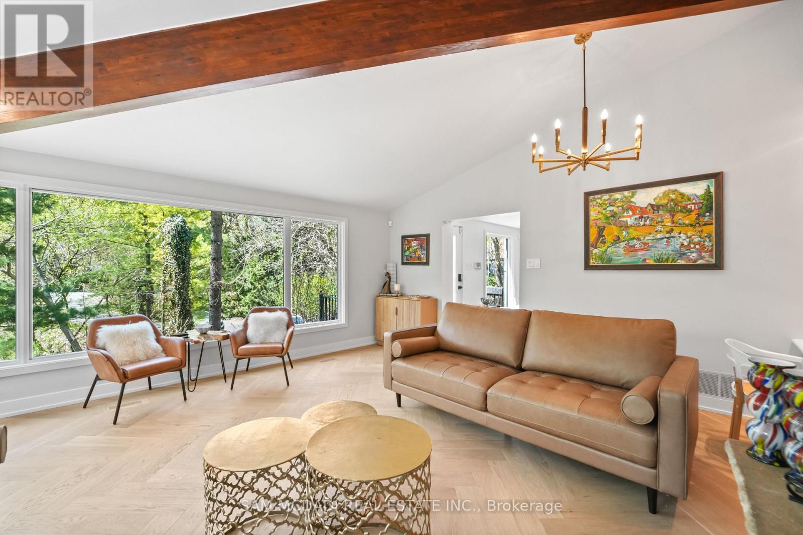 1273 Queen Victoria Avenue, Mississauga, ON - Indoor Photo Showing Living Room