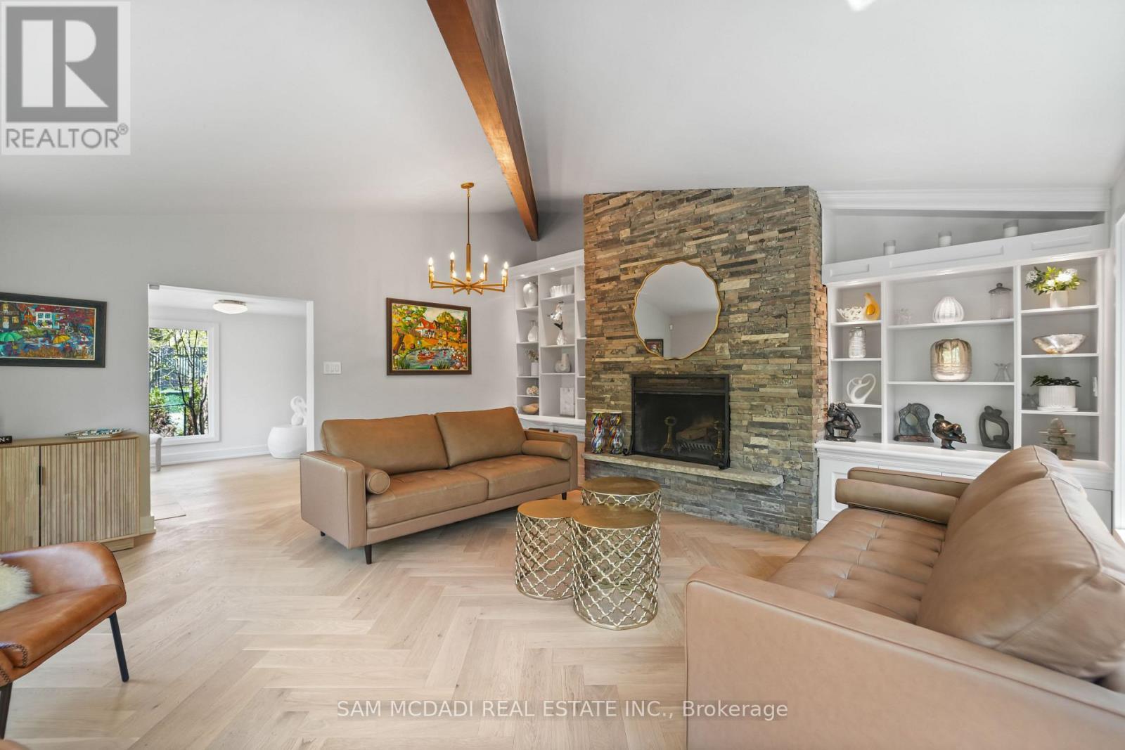 1273 Queen Victoria Avenue, Mississauga, ON - Indoor Photo Showing Living Room With Fireplace
