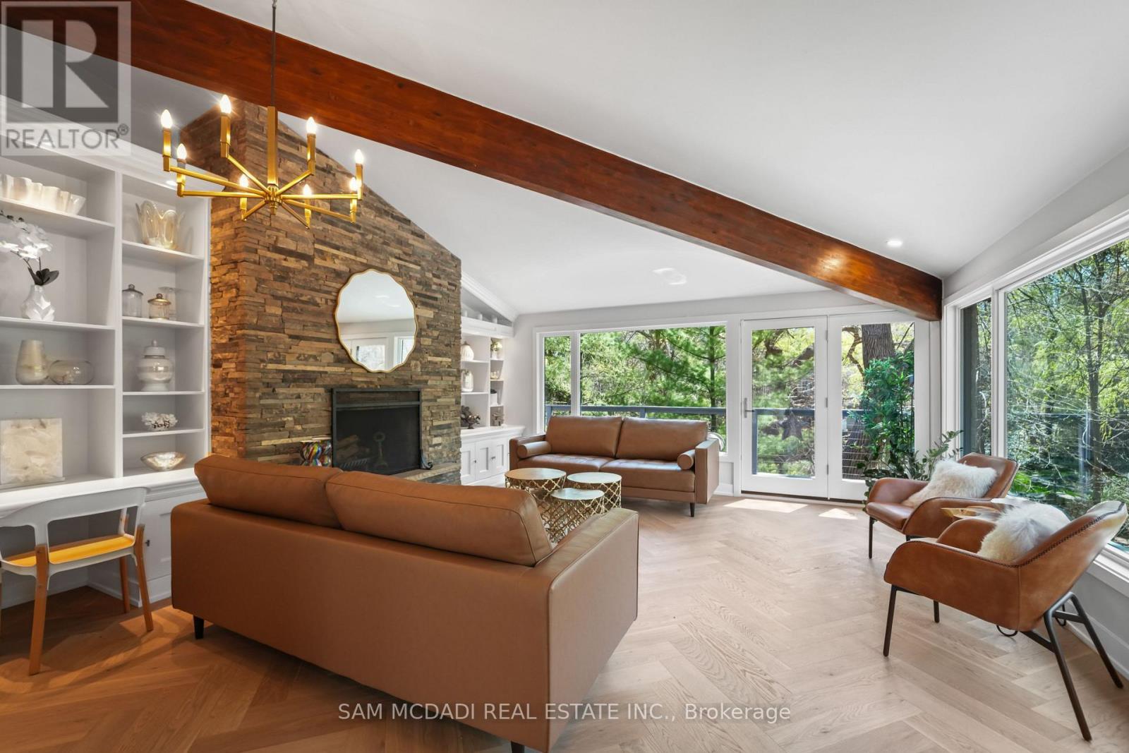 1273 Queen Victoria Avenue, Mississauga, ON - Indoor Photo Showing Living Room With Fireplace