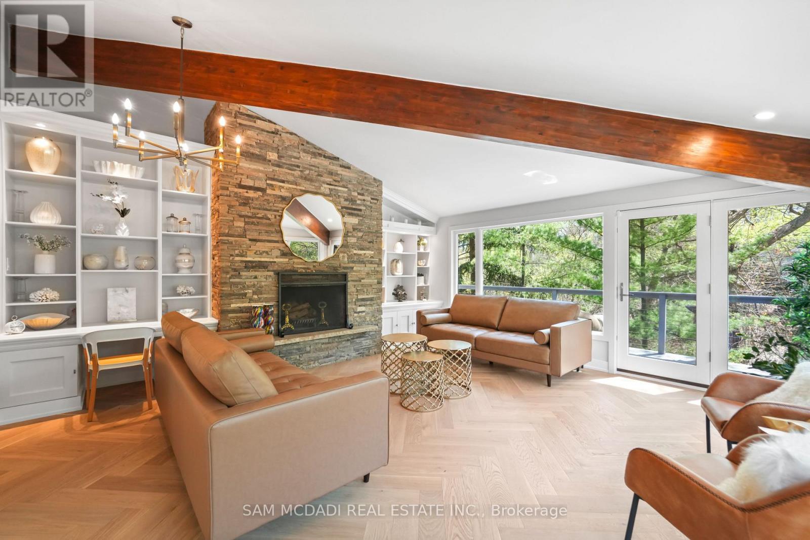 1273 Queen Victoria Avenue, Mississauga, ON - Indoor Photo Showing Living Room With Fireplace