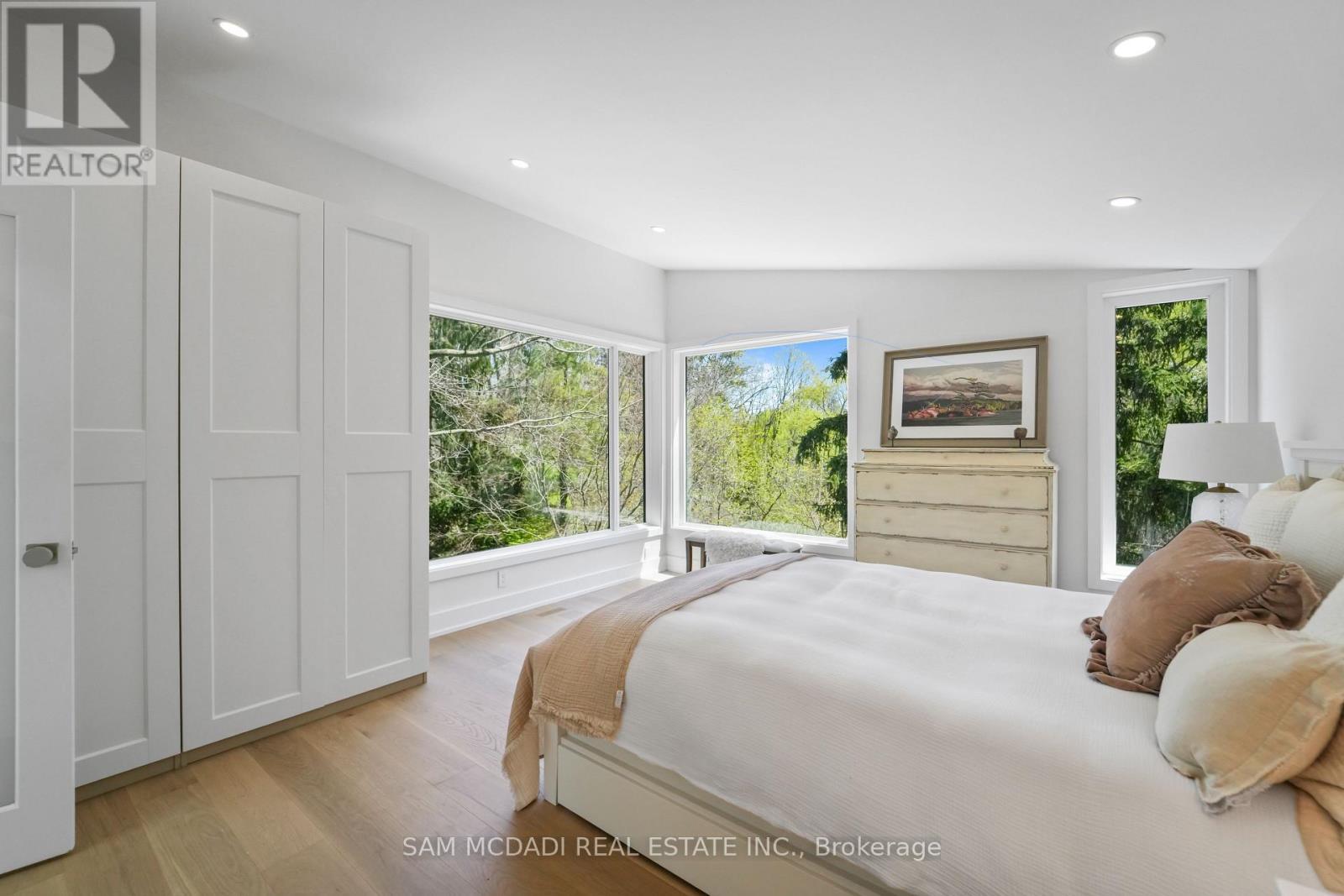 1273 Queen Victoria Avenue, Mississauga, ON - Indoor Photo Showing Bedroom