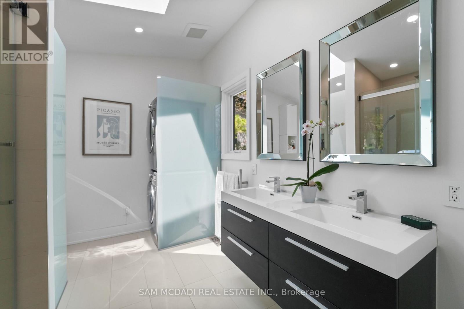 1273 Queen Victoria Avenue, Mississauga, ON - Indoor Photo Showing Bathroom