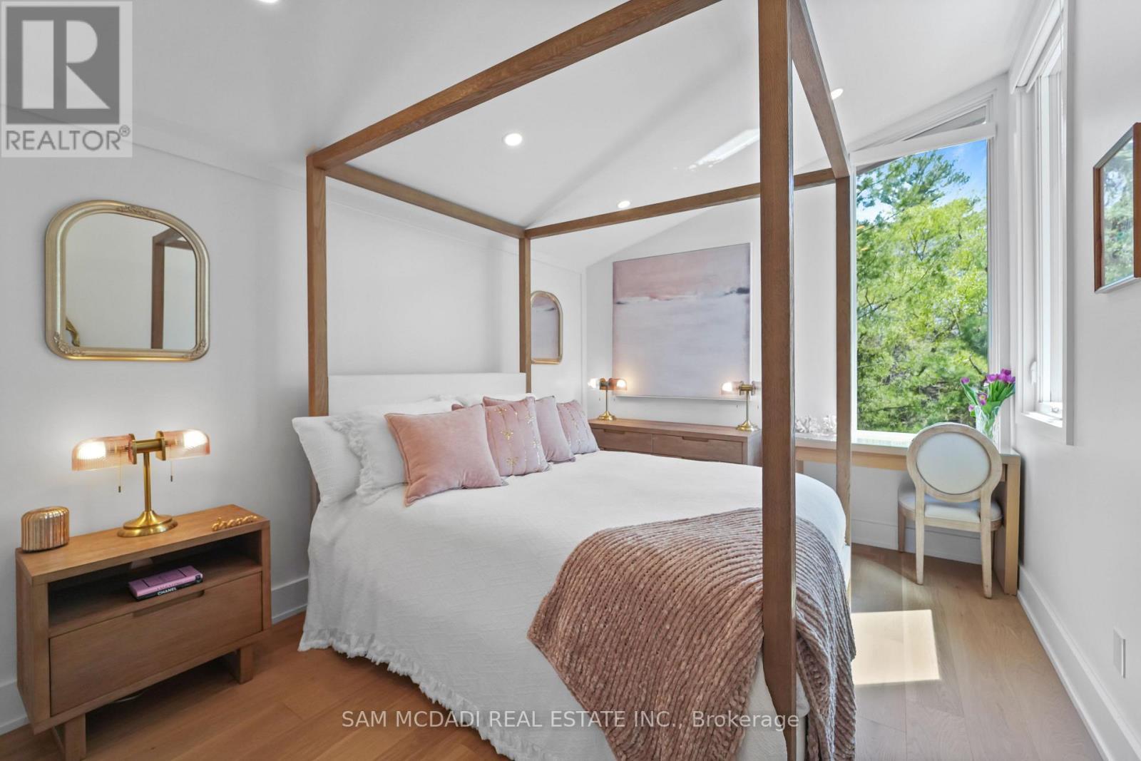 1273 Queen Victoria Avenue, Mississauga, ON - Indoor Photo Showing Bedroom