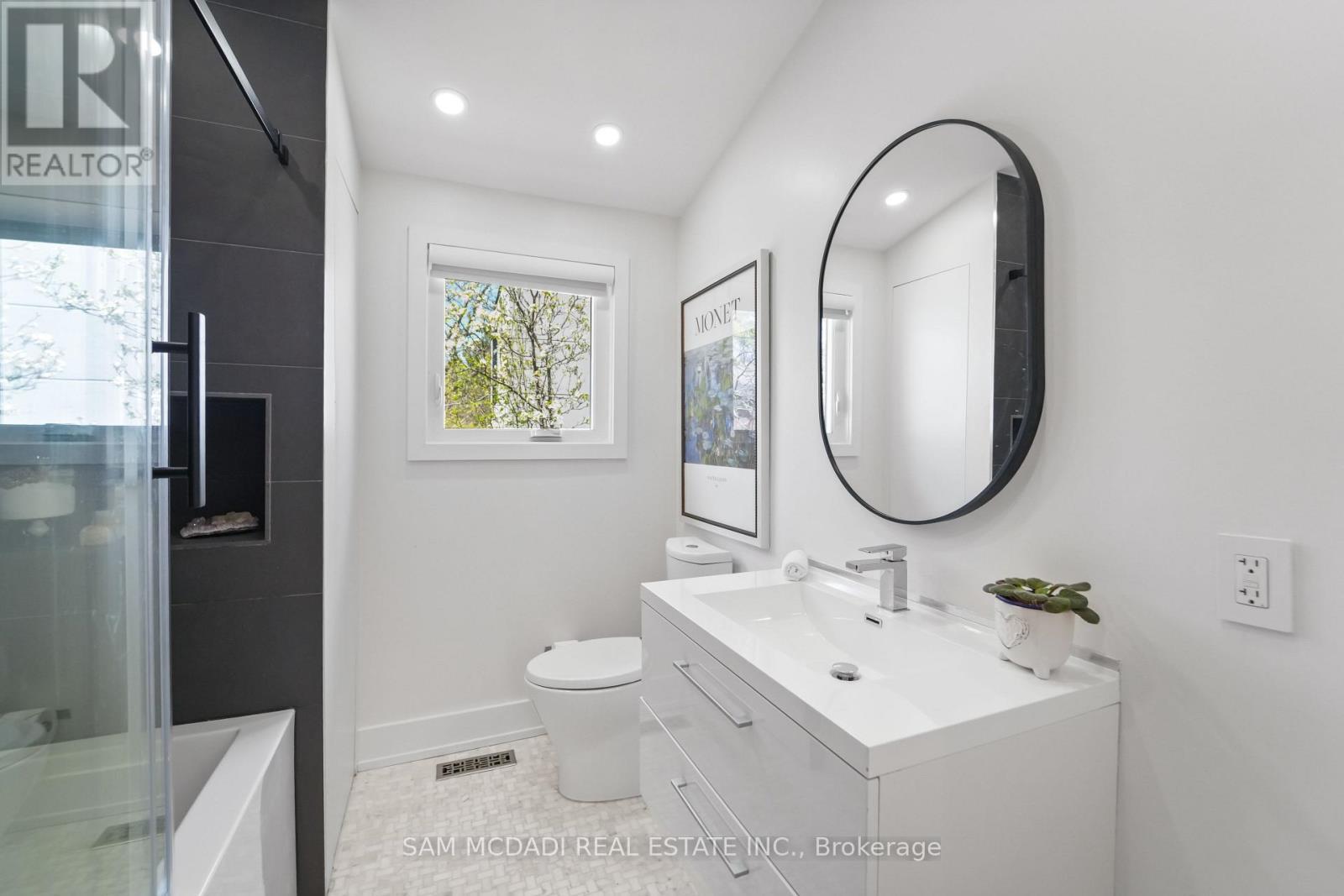 1273 Queen Victoria Avenue, Mississauga, ON - Indoor Photo Showing Bathroom