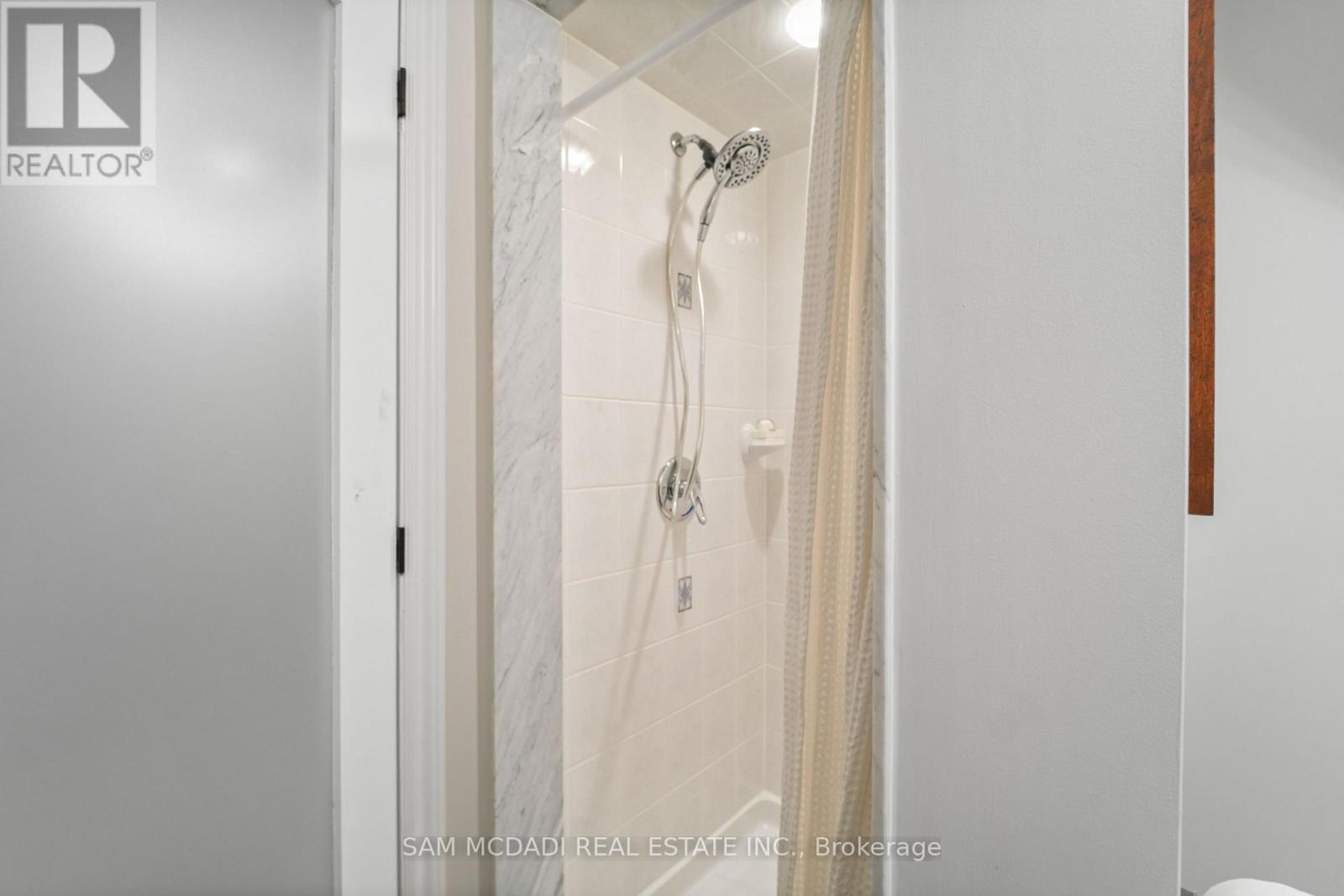 1273 Queen Victoria Avenue, Mississauga, ON - Indoor Photo Showing Bathroom