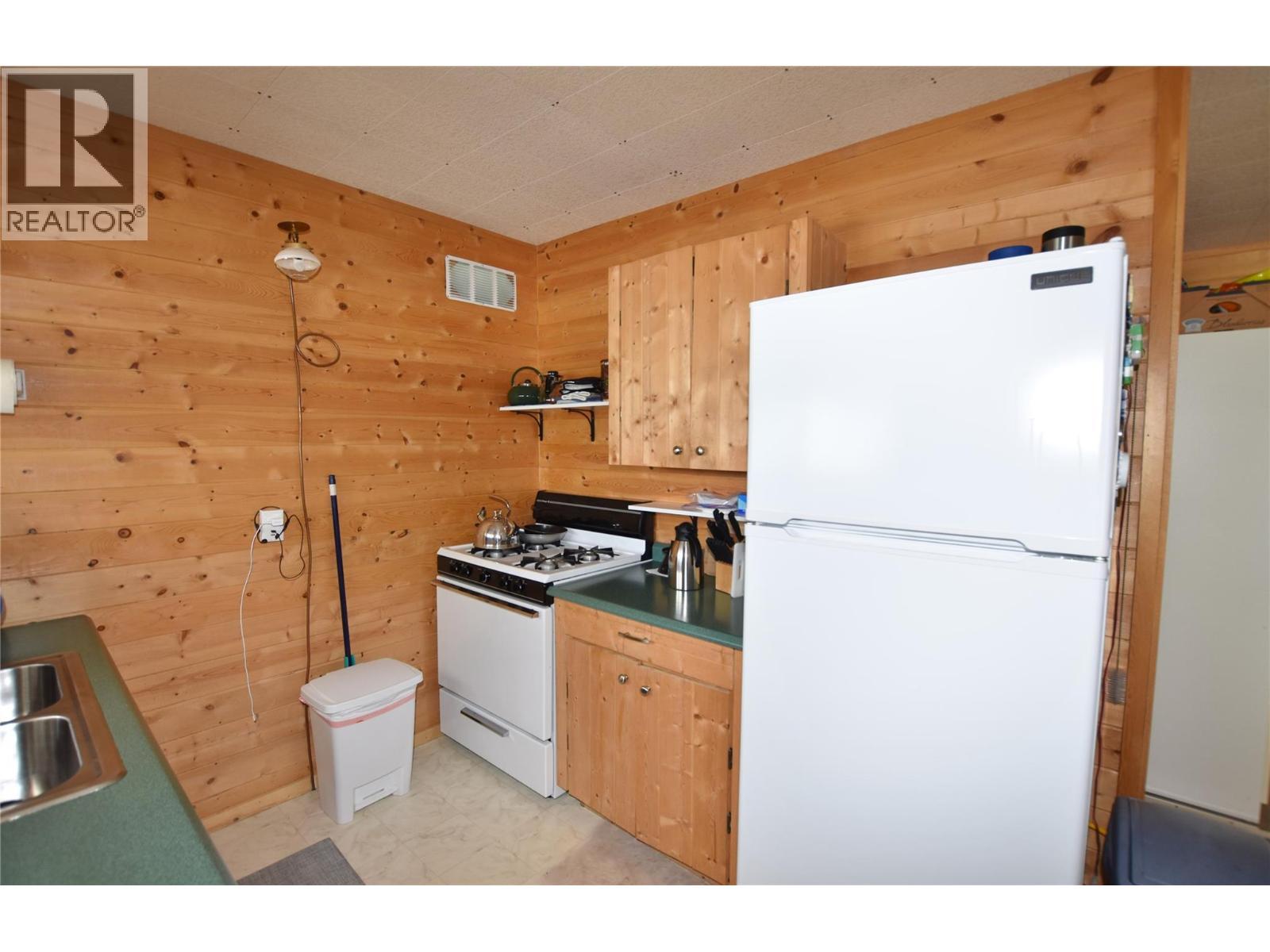 propane stove and fridge - 1 Imtil Road, Vernon, BC - Indoor Photo Showing Kitchen
