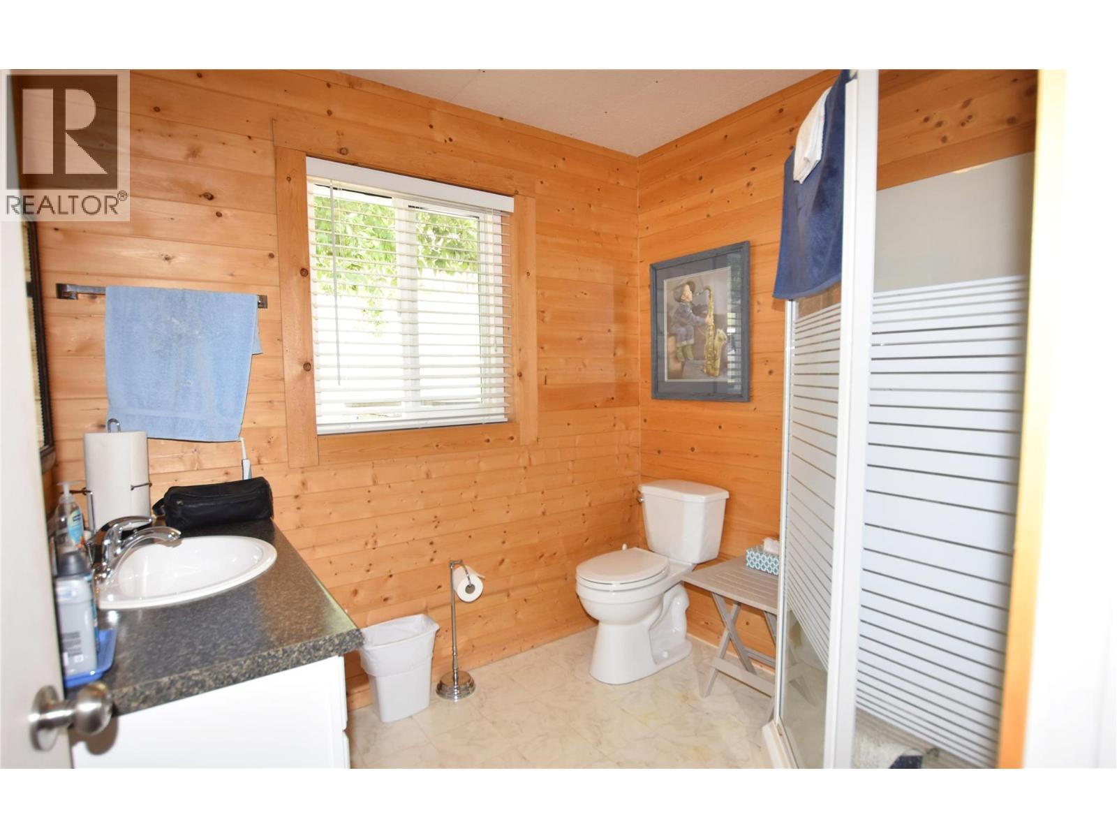 bathroom - 1 Imtil Road, Vernon, BC - Indoor Photo Showing Bathroom