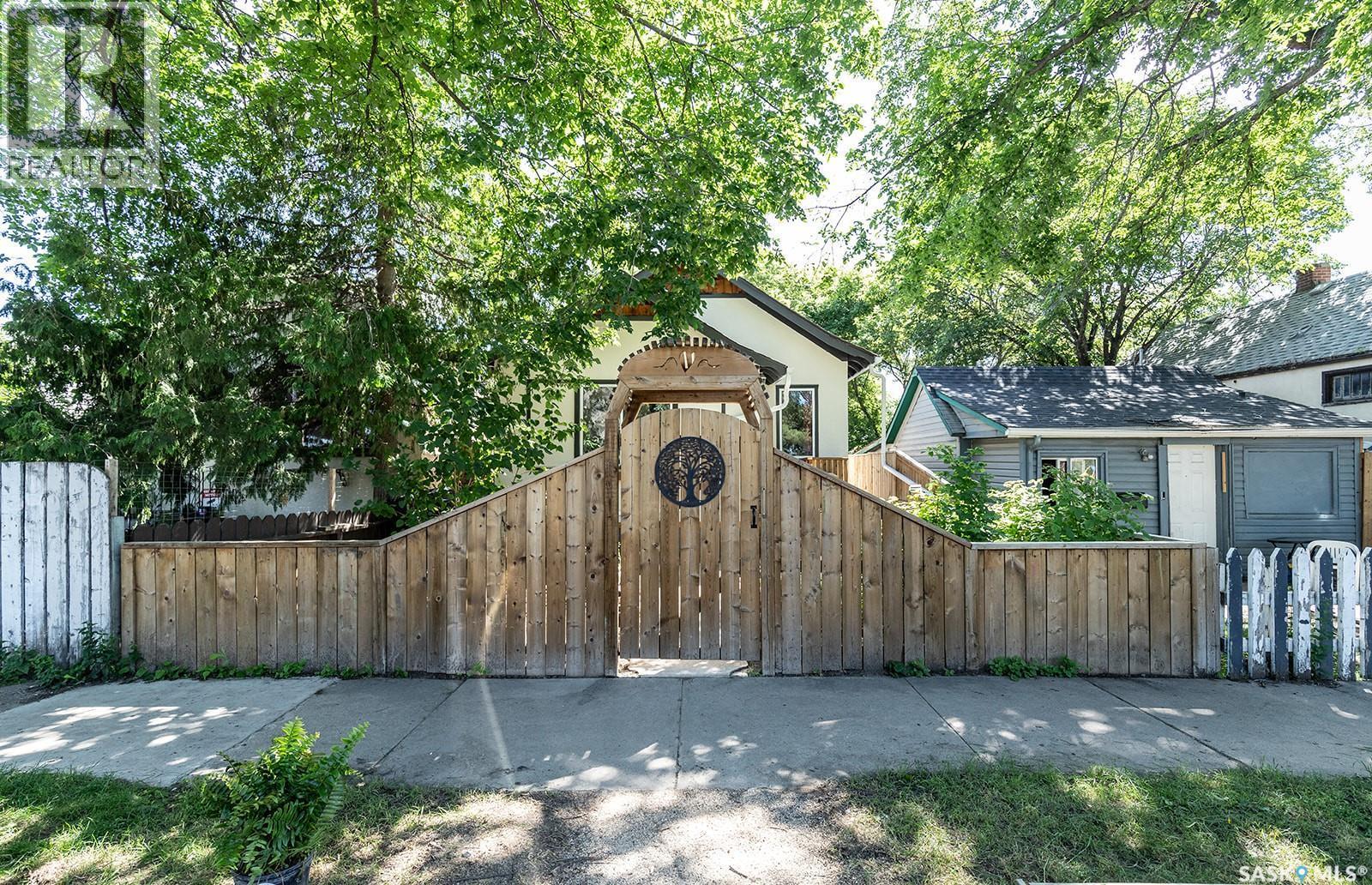406 J Avenue S, Saskatoon, SK