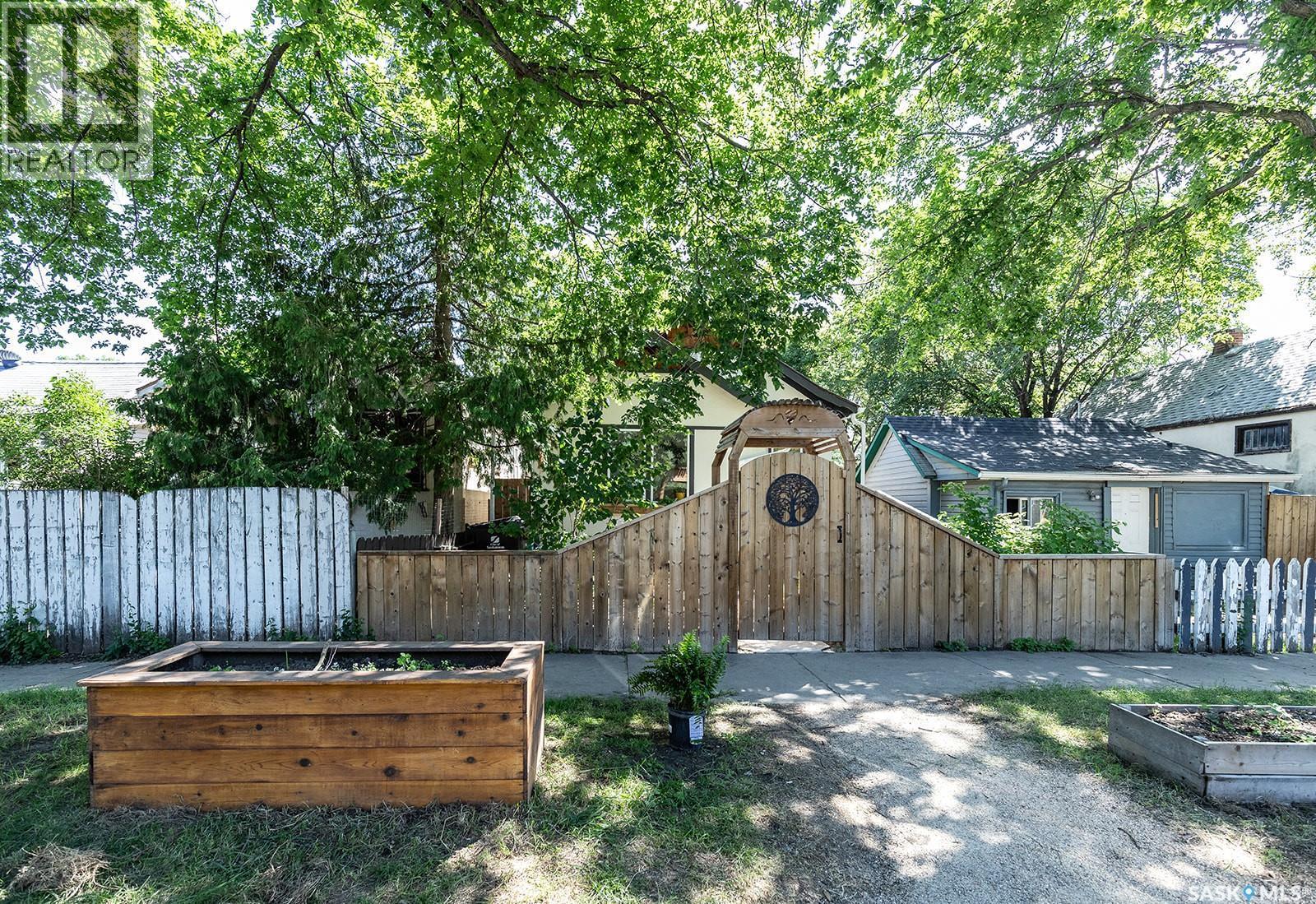 406 J Avenue S, Saskatoon, SK