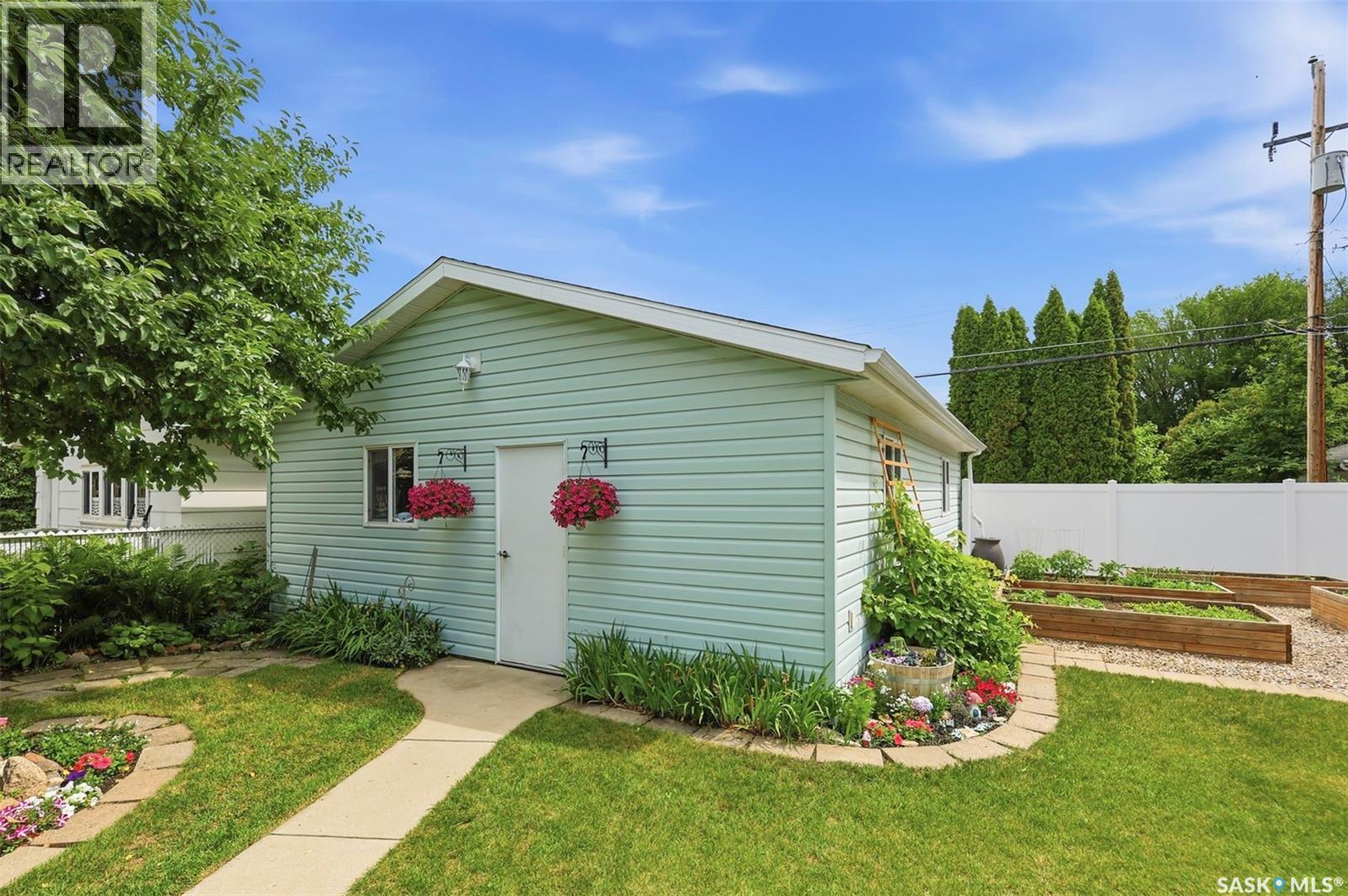 2221 Munroe Avenue S, Saskatoon, SK