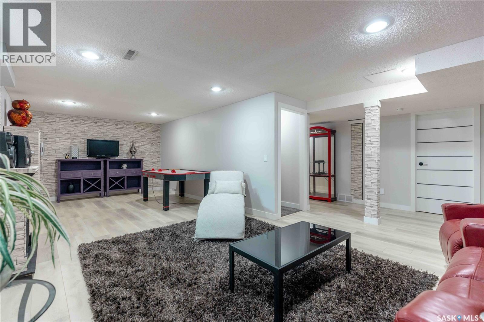 206 Braemar Bay, Saskatoon, SK