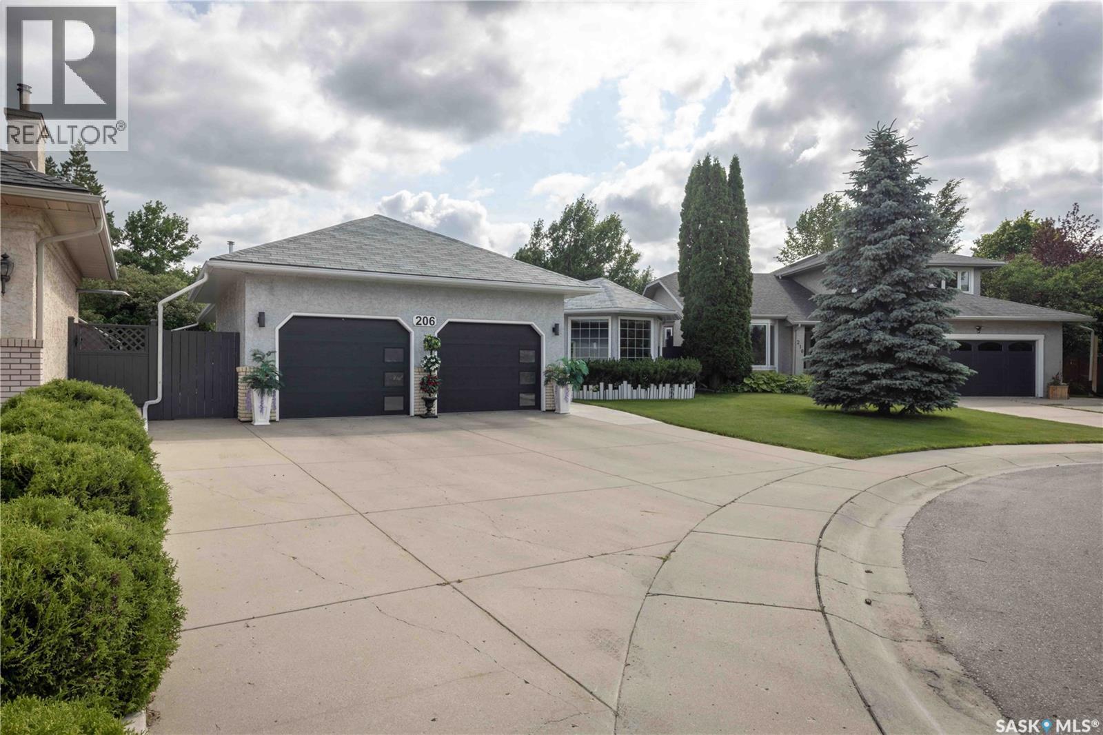 206 Braemar Bay, Saskatoon, SK