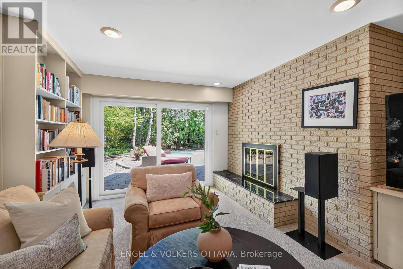 1907 Fairmeadow Crescent, Ottawa, ON