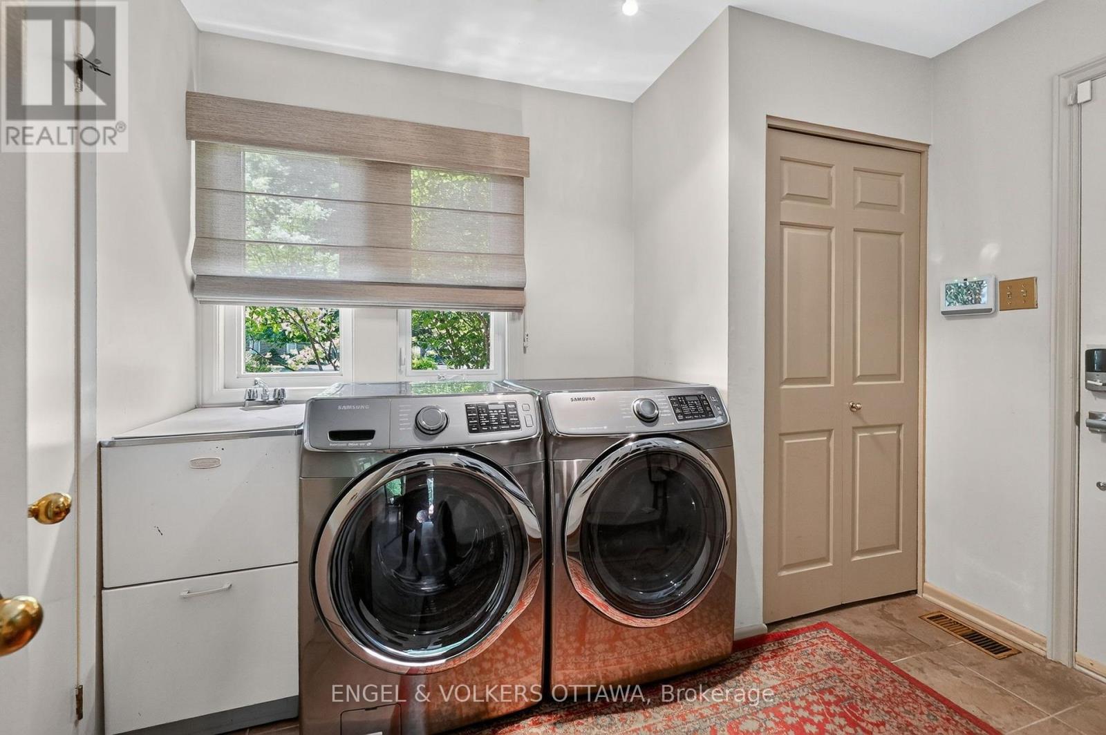 1907 Fairmeadow Crescent, Ottawa, ON