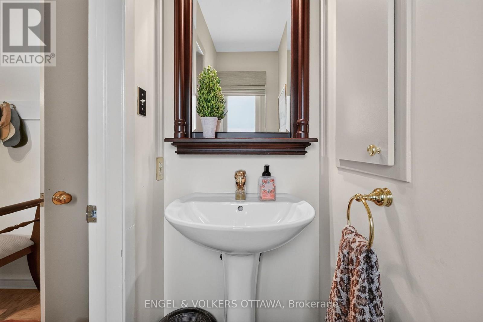 1907 Fairmeadow Crescent, Ottawa, ON
