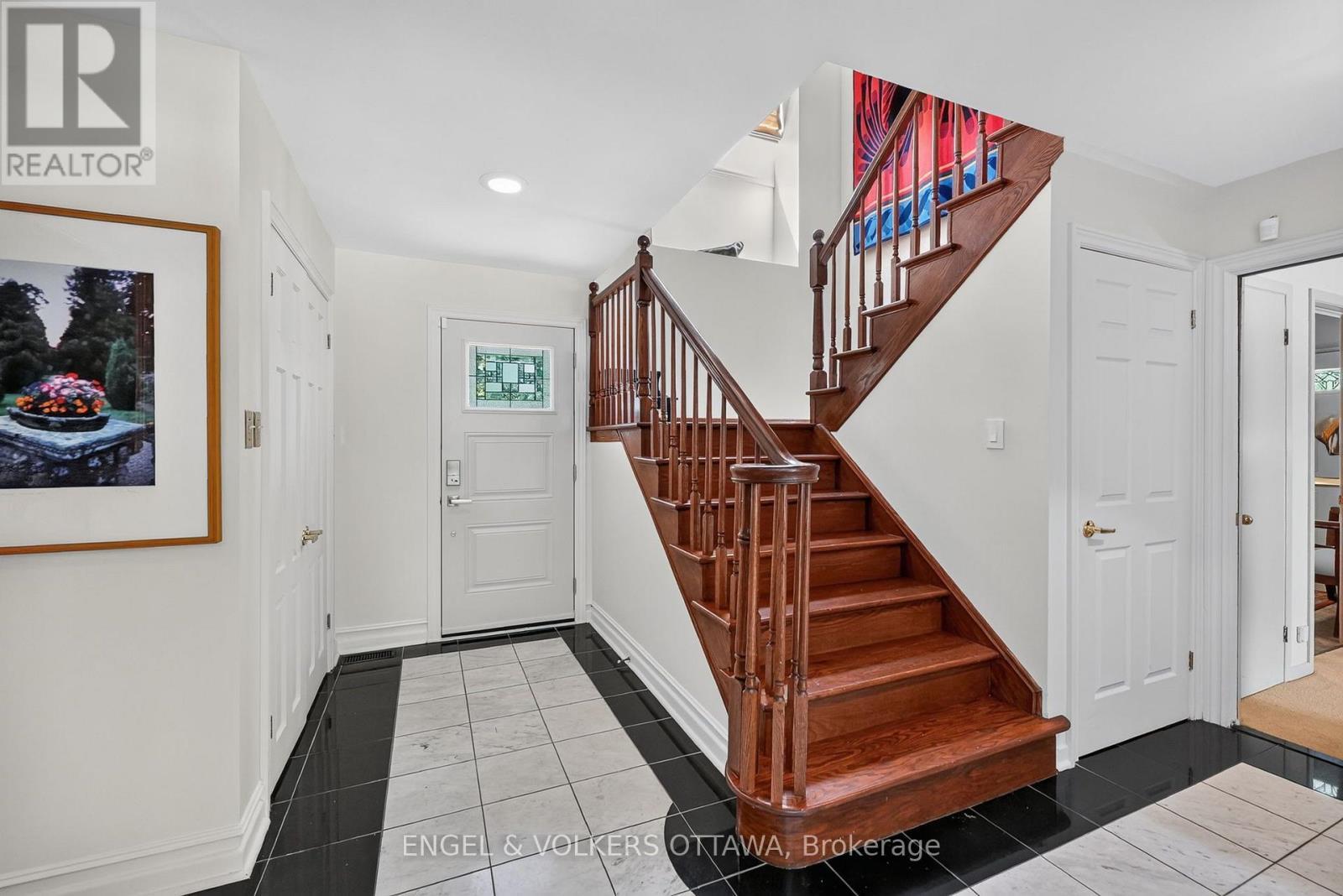 1907 Fairmeadow Crescent, Ottawa, ON