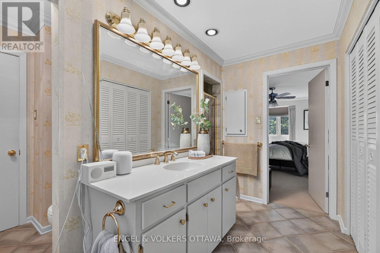1907 Fairmeadow Crescent, Ottawa, ON