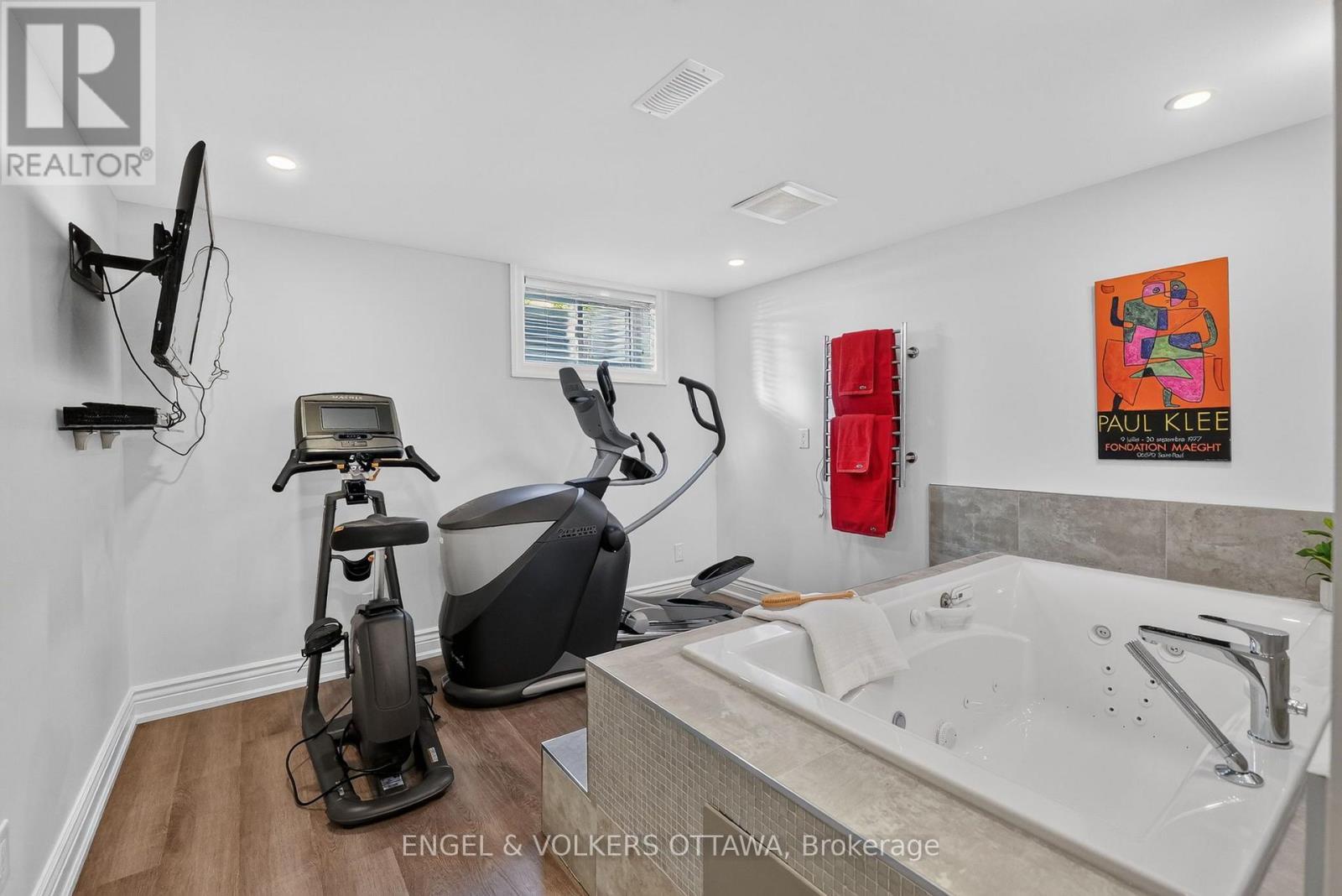 1907 Fairmeadow Crescent, Ottawa, ON
