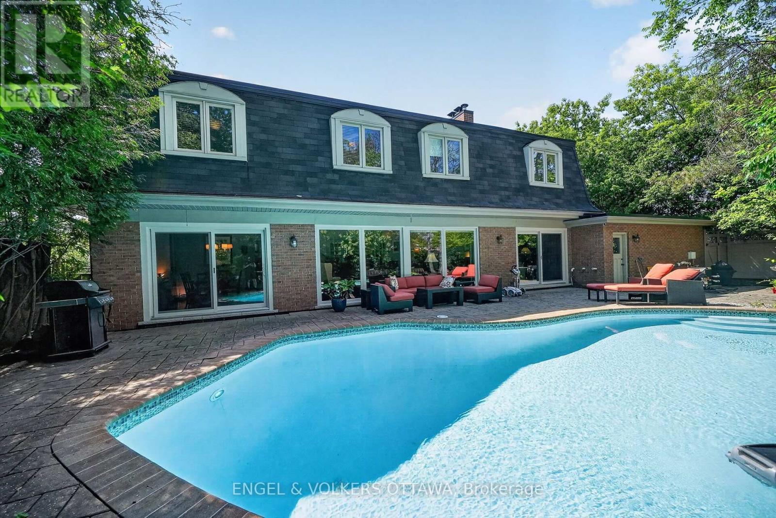 1907 Fairmeadow Crescent, Ottawa, ON
