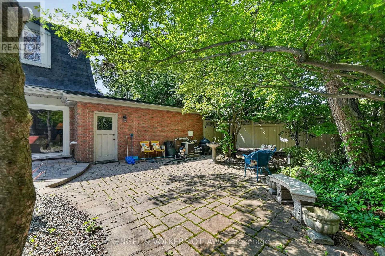 1907 Fairmeadow Crescent, Ottawa, ON
