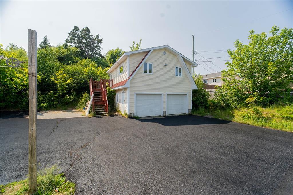 16 Mccutcheons Road, Conception Bay South, NL