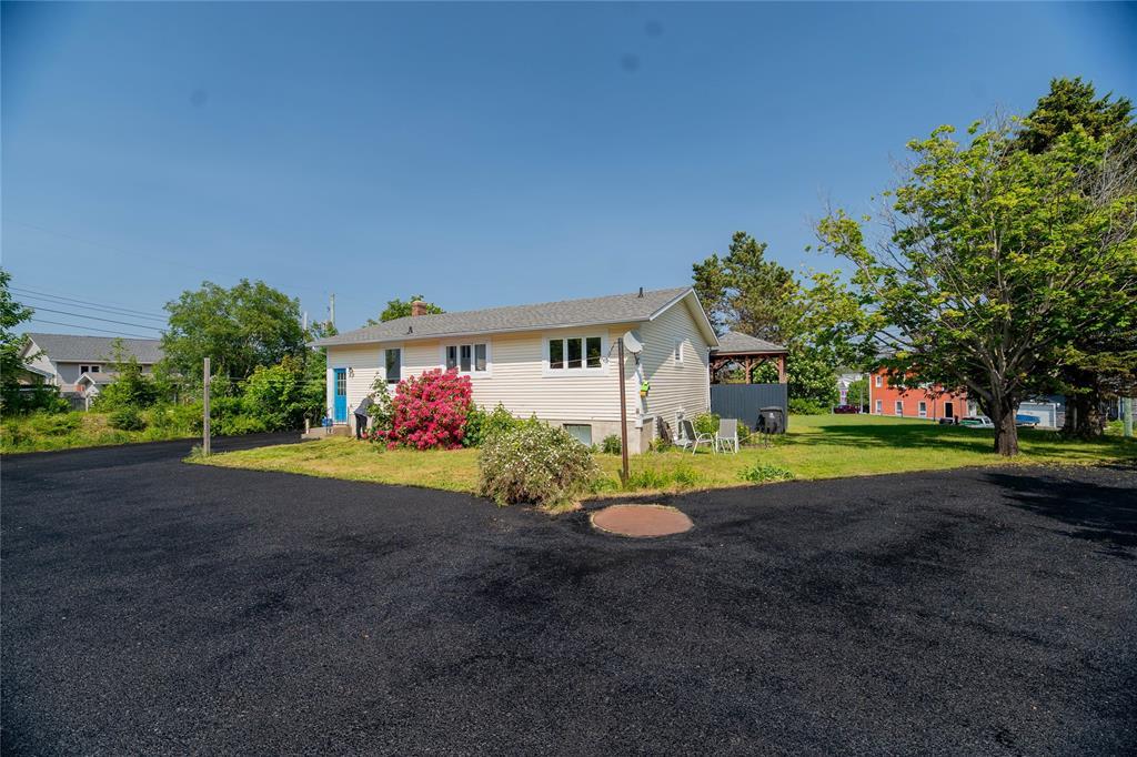 16 Mccutcheons Road, Conception Bay South, NL