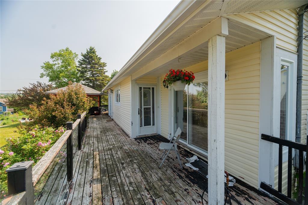 16 Mccutcheons Road, Conception Bay South, NL