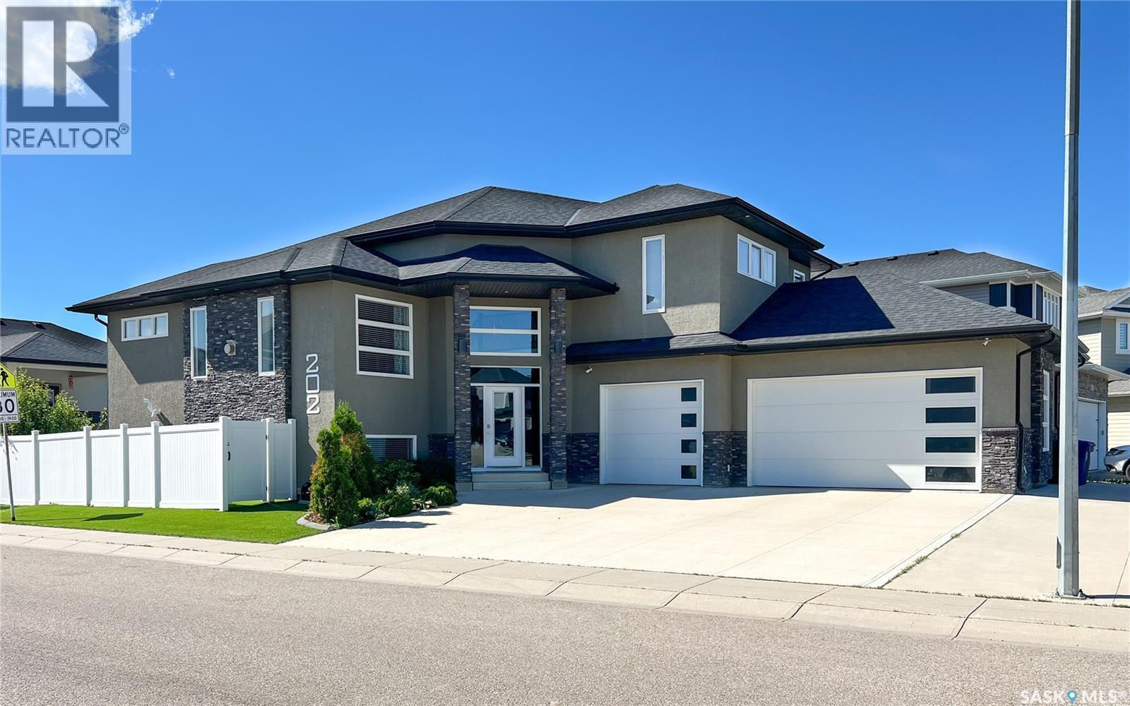 202 Glacial Shores Cove, Saskatoon, SK