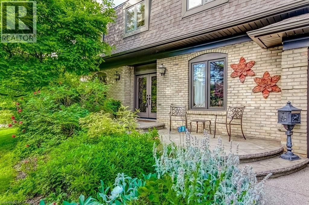 215 Briar Hill Crescent, Ancaster, ON - Outdoor With Deck Patio Veranda