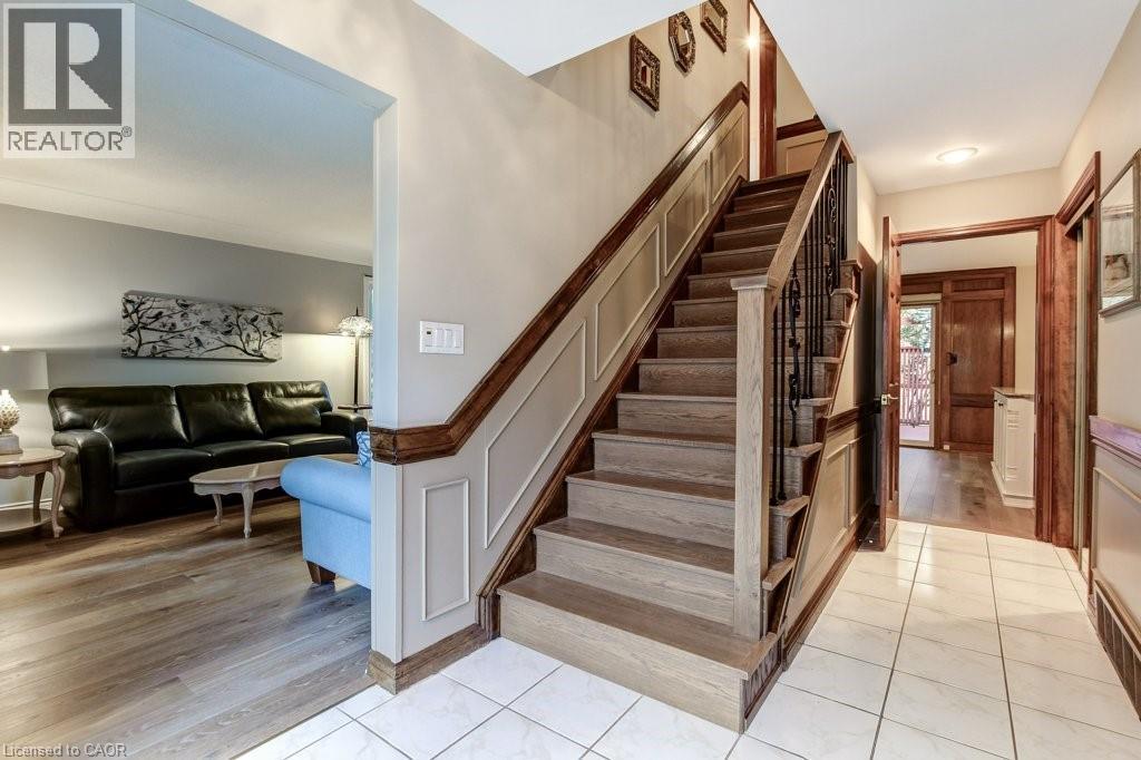 215 Briar Hill Crescent, Ancaster, ON - Indoor Photo Showing Other Room
