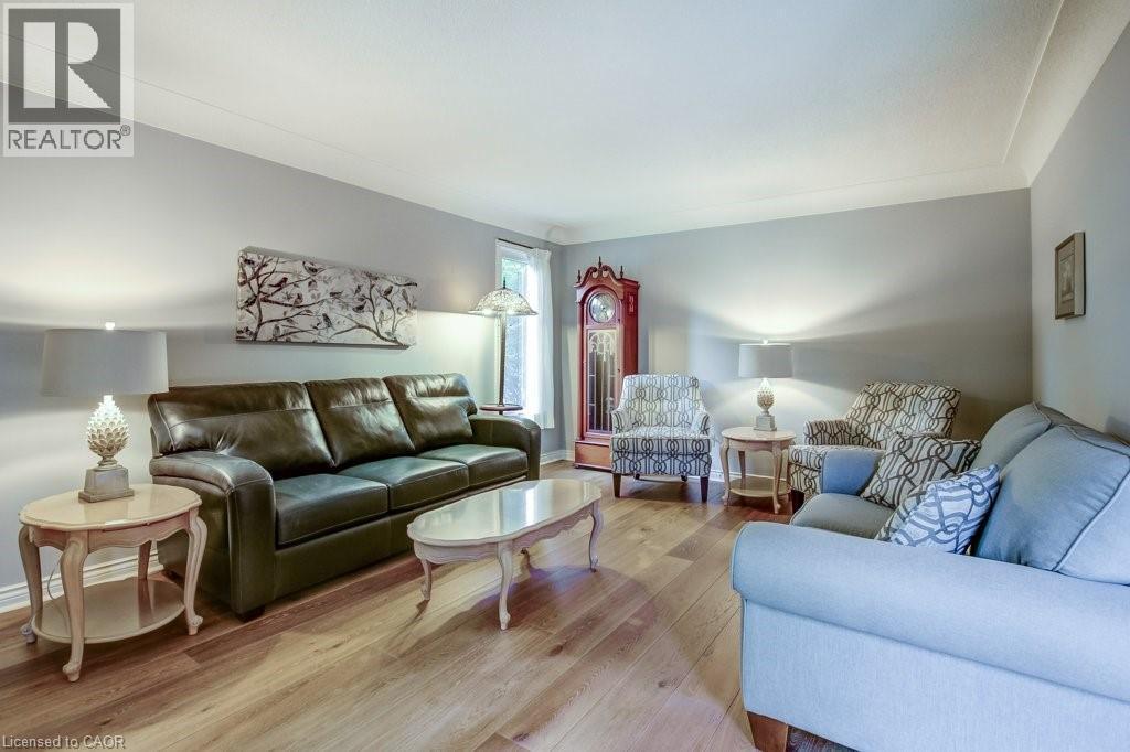 215 Briar Hill Crescent, Ancaster, ON - Indoor Photo Showing Living Room