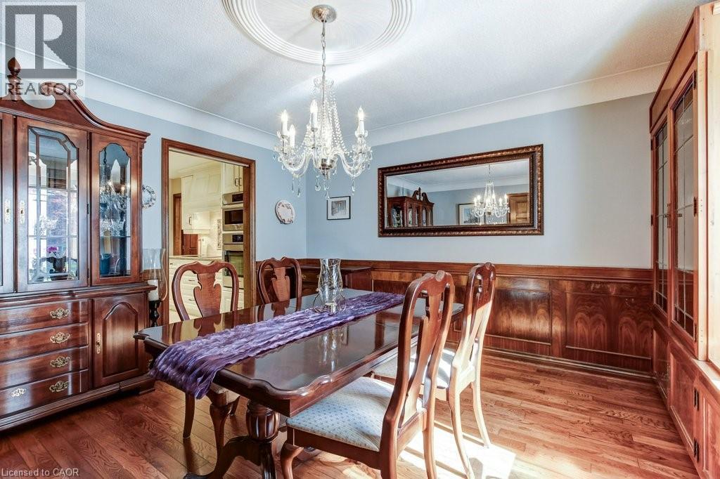 215 Briar Hill Crescent, Ancaster, ON - Indoor Photo Showing Dining Room