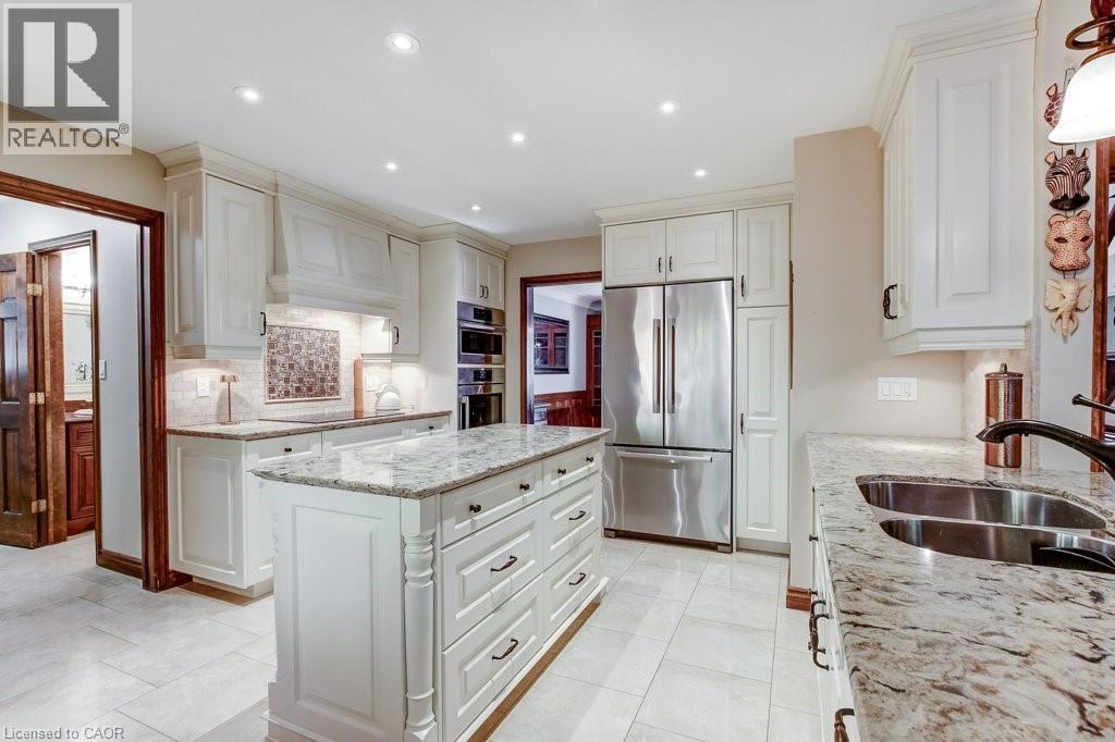 215 Briar Hill Crescent, Ancaster, ON - Indoor Photo Showing Kitchen With Double Sink With Upgraded Kitchen